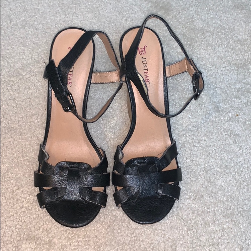 Black wedges